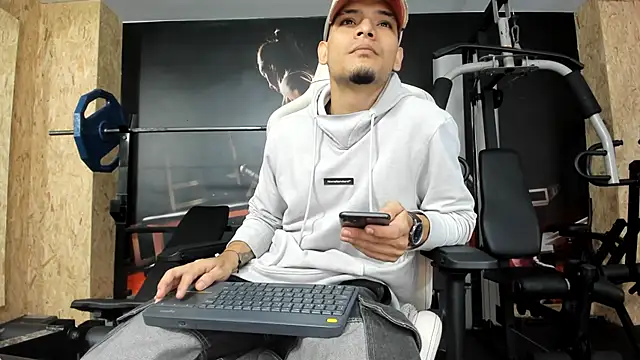 AlessandroKiing online show from June 15, 10:34 pm