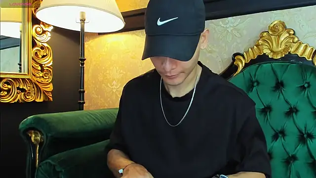 AlessandroKiing online show from June 29, 9:26 pm