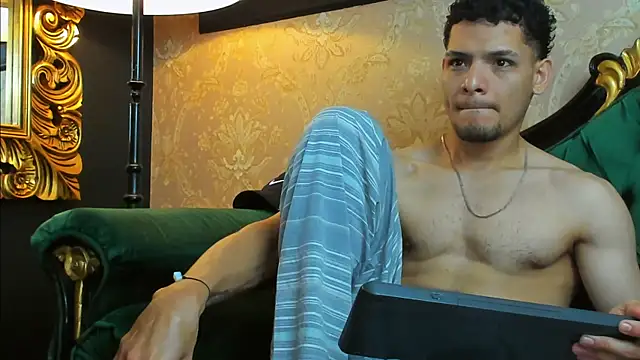 AlessandroKiing online show from July 18, 2:16 am