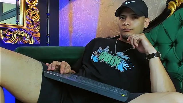 AlessandroKiing online show from July 18, 11:08 pm