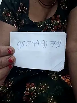 Snapshot of rani8008 chatting on April 4, 2:10 am rani8008 online show from April 4, 2:10 am