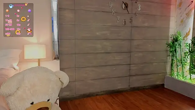 Snapshot of MeganAdamms chatting on December 15, 11:47 am MeganAdamms online show from December 15, 11:47 am