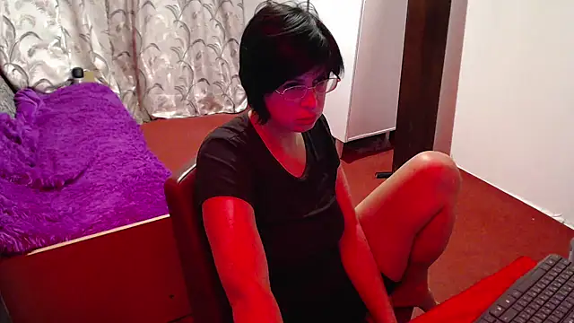 TinaFlower  online show from November 7, 7:25 pm