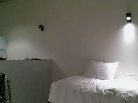 Snapshot of ALICAINWONDERLAND chatting on October 9, 3:43 pm ALICAINWONDERLAND online show from October 9, 3:43 pm