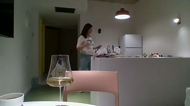 Snapshot of ALICAINWONDERLAND chatting on October 17, 5:59 pm ALICAINWONDERLAND online show from October 17, 5:59 pm