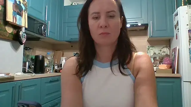 ALICAINWONDERLAND online show from December 1, 3:50 pm