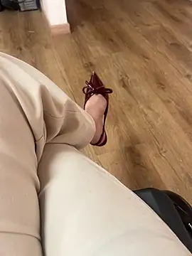 larsonbeverly online show from March 17, 6:33 pm