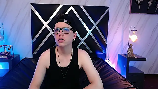 SpencerMontgomery online show from December 4, 7:55 pm