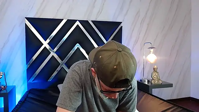 SpencerMontgomery online show from December 17, 9:21 pm