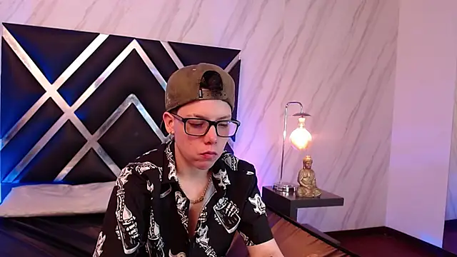 SpencerMontgomery online show from December 18, 7:42 pm