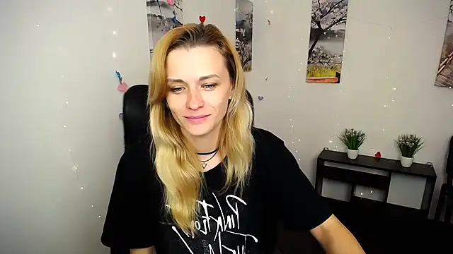 PeppyMia online show from October 28, 7:12 am