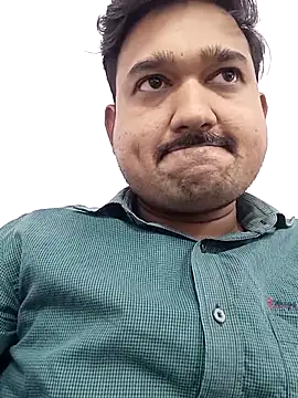 Snapshot of VadodaraBBC chatting on December 5, 9:40 am VadodaraBBC online show from December 5, 9:40 am