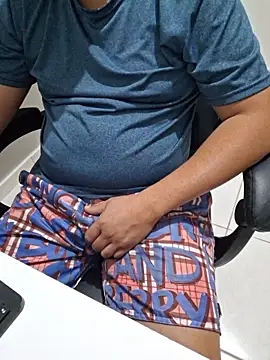 Snapshot of Carloskasado chatting on October 23, 11:35 pm Carloskasado online show from October 23, 11:35 pm