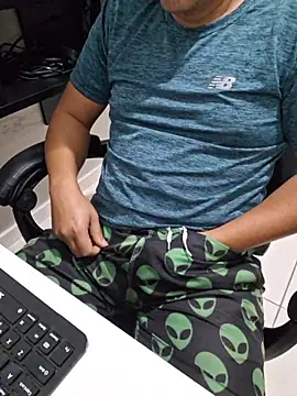 Snapshot of Carloskasado chatting on October 28, 12:03 am Carloskasado online show from October 28, 12:03 am