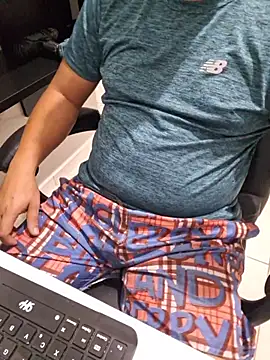 Snapshot of Carloskasado chatting on November 12, 10:41 pm Carloskasado online show from November 12, 10:41 pm