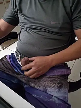 Snapshot of Carloskasado chatting on January 6, 4:27 am Carloskasado online show from January 6, 4:27 am