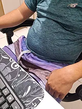 Snapshot of Carloskasado chatting on February 18, 12:06 am Carloskasado online show from February 18, 12:06 am