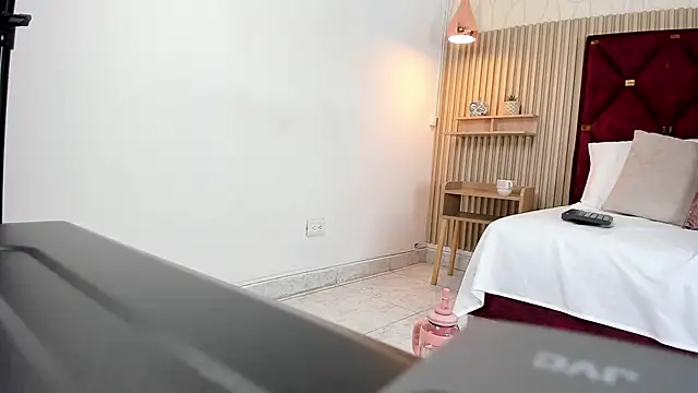 Laura Ivy online show from September 24, 12:08 pm