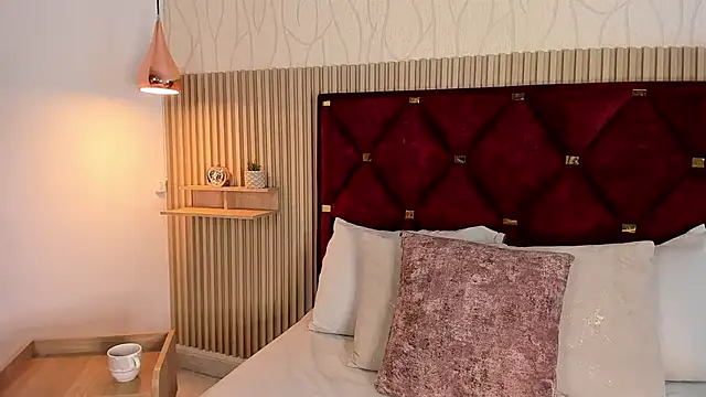 Laura Ivy online show from September 26, 12:20 pm