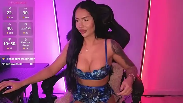 Snapshot of alisonrouge chatting on January 8, 11:18 pm alisonrouge online show from January 8, 11:18 pm