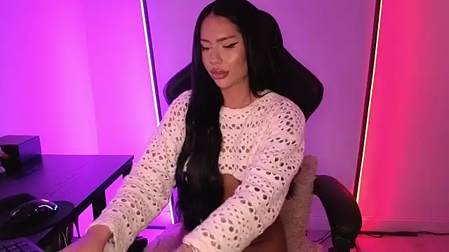 Snapshot of alisonrouge chatting on January 10, 8:21 pm alisonrouge online show from January 10, 8:21 pm