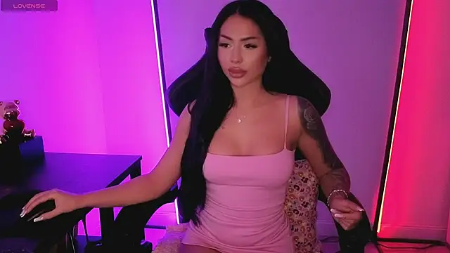 Snapshot of alisonrouge chatting on February 15, 8:27 pm alisonrouge online show from February 15, 8:27 pm