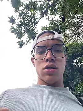 Snapshot of diegoand0911 chatting on June 14, 7:27 pm diegoand0911 online show from June 14, 7:27 pm