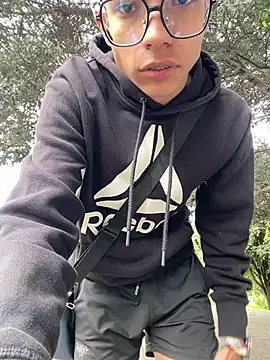 Snapshot of diegoand0911 chatting on June 16, 5:04 pm diegoand0911 online show from June 16, 5:04 pm