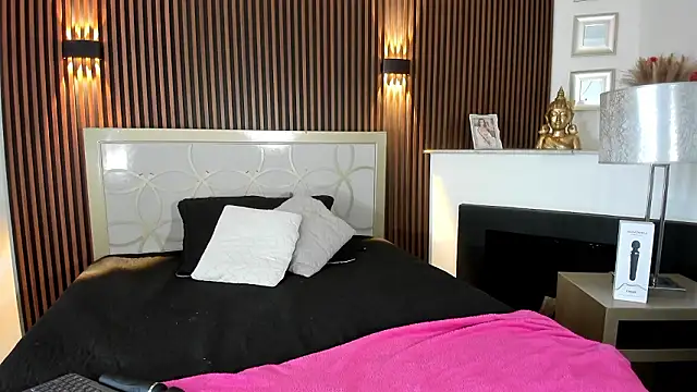 LuluBeerry online show from January 17, 2:33 pm