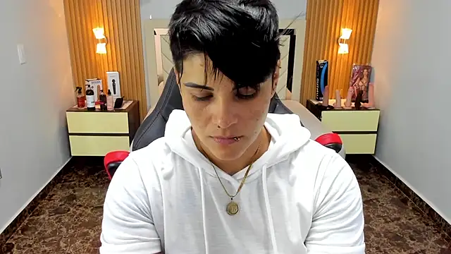 KAROLLJONES1 online show from September 9, 7:35 pm