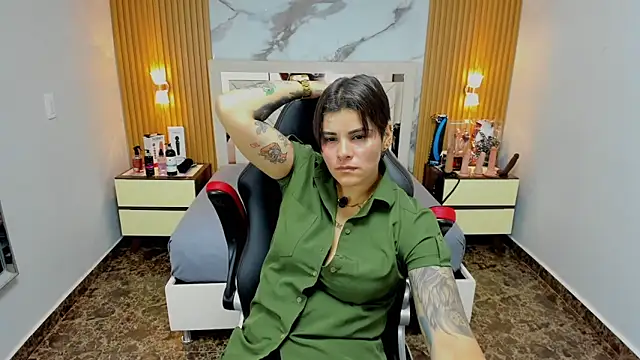 KAROLLJONES1 online show from November 29, 7:39 pm