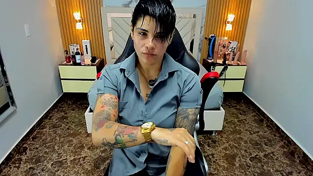 KAROLLJONES1 online show from December 5, 7:43 pm