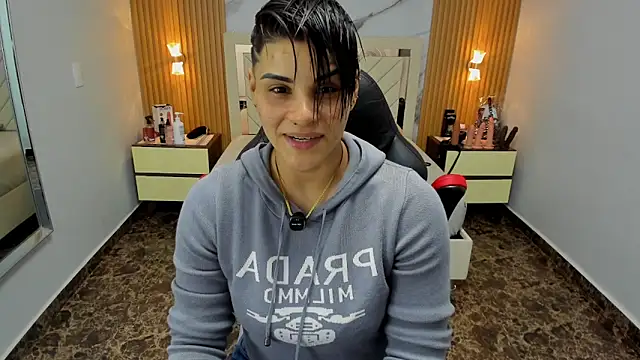 KAROLLJONES1 online show from February 4, 7:20 pm