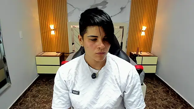 KAROLLJONES1 online show from March 31, 7:25 pm