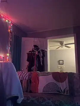 Snapshot of goddessmissmia chatting on February 3, 6:40 am goddessmissmia online show from February 3, 6:40 am