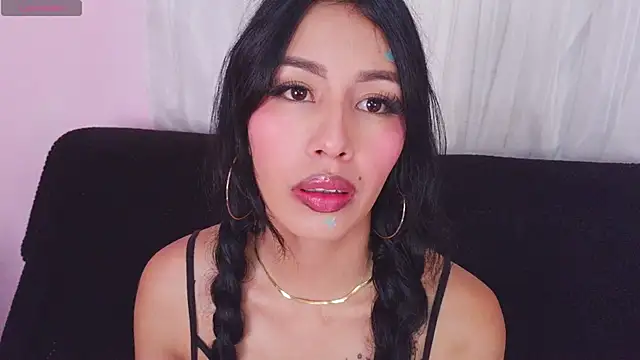 Snapshot of Miss_Charlottet chatting on May 19, 10:10 am Miss Charlottet online show from May 19, 10:10 am