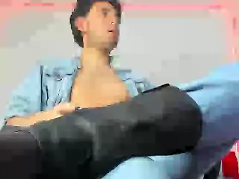 Snapshot of Alexxx_savage chatting on March 25, 2:39 am Alexxx savage online show from March 25, 2:39 am