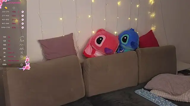 Snapshot of roxydolll chatting on July 2, 3:23 am roxydolll online show from July 2, 3:23 am