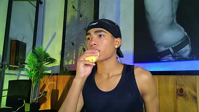 AlanCutee online show from March 6, 2:13 pm