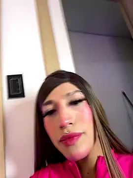 Alaia Snow online show from December 5, 8:38 pm