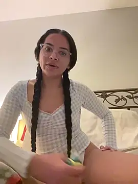 Snapshot of vixxnovalee chatting on February 18, 7:15 am vixxnovalee online show from February 18, 7:15 am