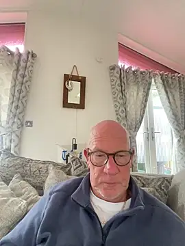 philefc online show from October 31, 2:18 pm