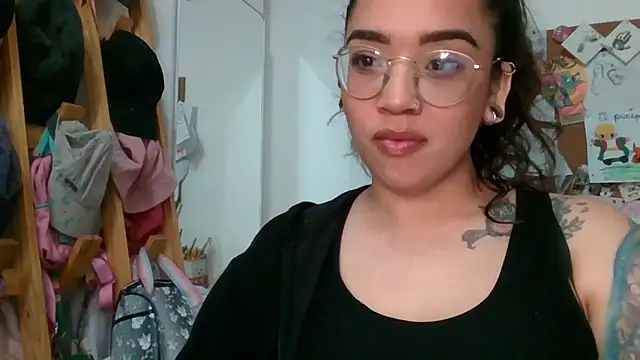 GypsyMamacita online show from September 17, 2:52 pm