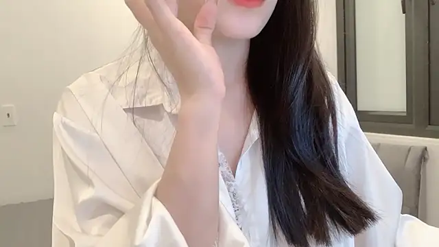    Lily    online show from June 6, 4:33 pm