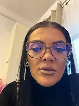 Snapshot of LeaRos chatting on January 15, 1:26 pm LeaRos online show from January 15, 1:26 pm