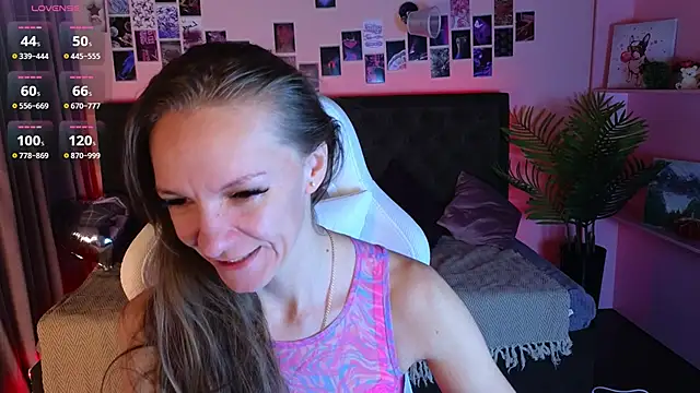 Snapshot of Jesica_mooon chatting on January 17, 1:32 am Jesica mooon online show from January 17, 1:32 am