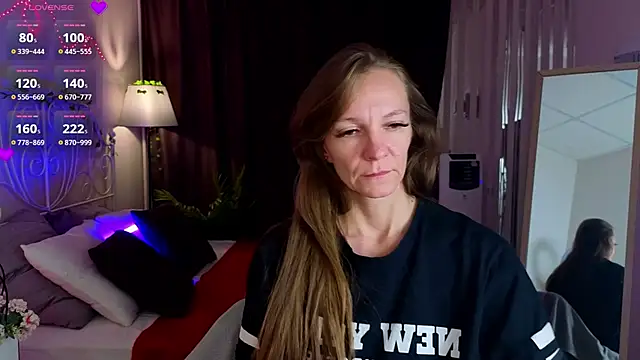 Snapshot of Jesica_mooon chatting on February 6, 1:21 am Jesica mooon online show from February 6, 1:21 am