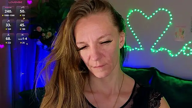 Snapshot of Jesica_mooon chatting on February 7, 1:31 am Jesica mooon online show from February 7, 1:31 am