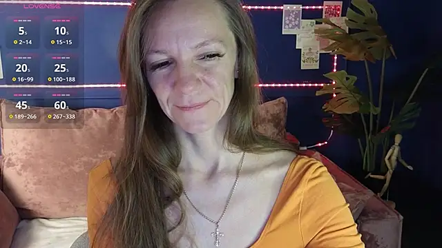 Snapshot of Jesica_mooon chatting on February 13, 1:45 am Jesica mooon online show from February 13, 1:45 am