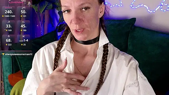 Snapshot of Jesica_mooon chatting on February 14, 1:35 am Jesica mooon online show from February 14, 1:35 am